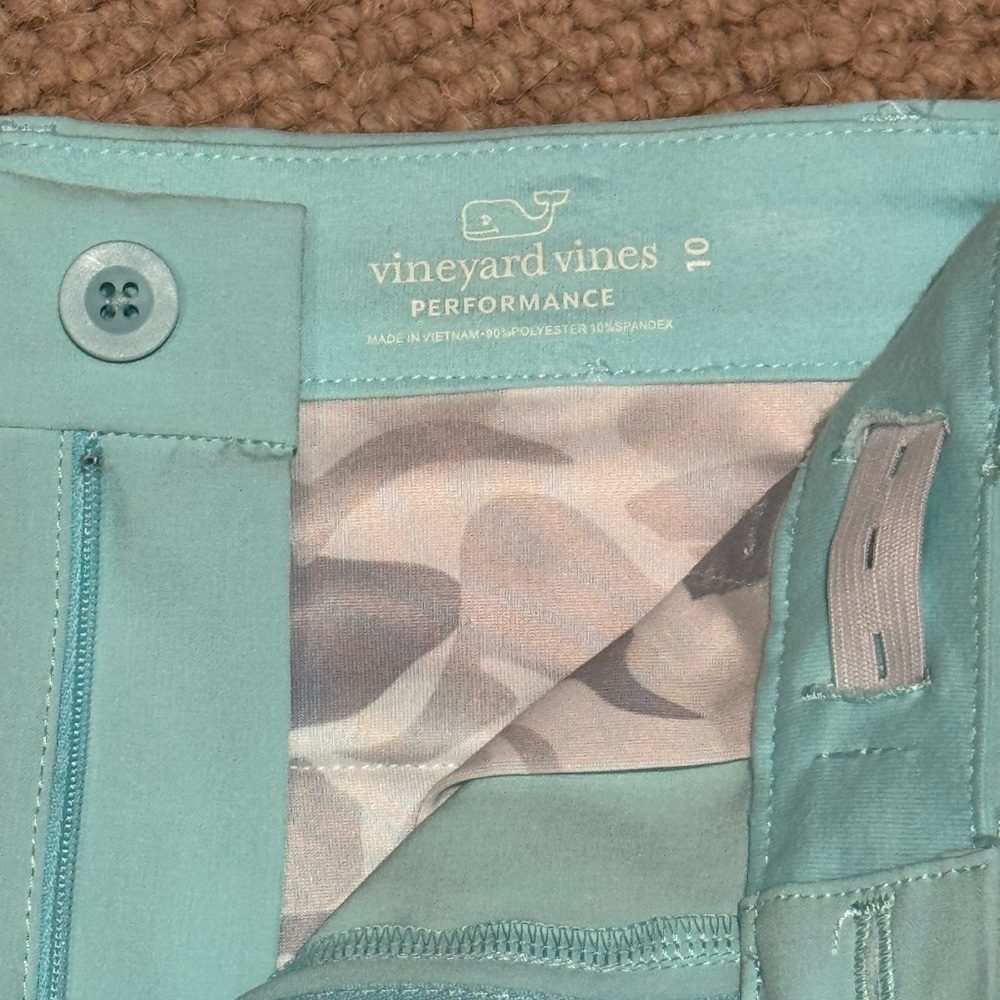 Vineyard Vines Boys size 10 Performance Shorts in Teal